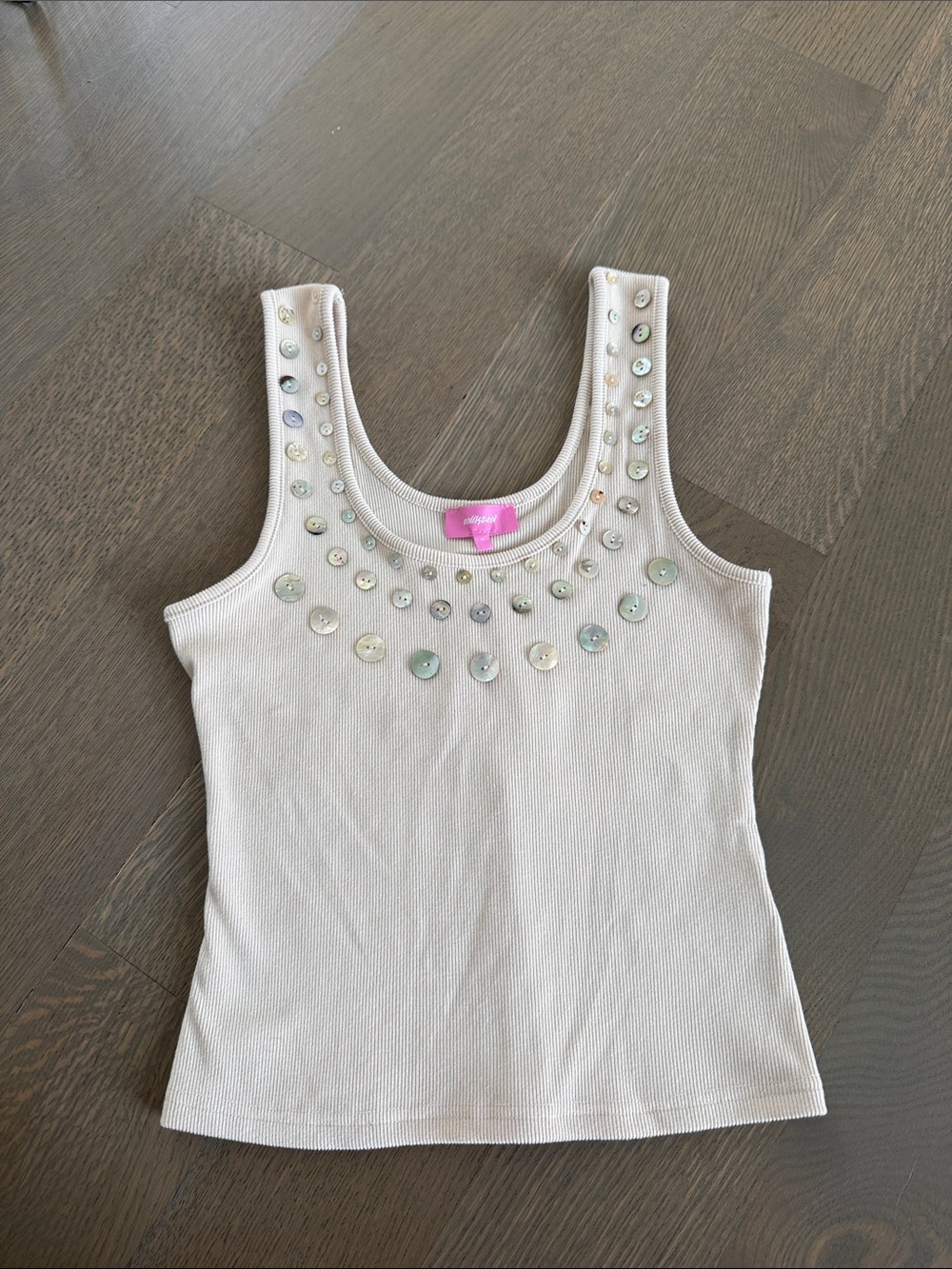 Tan Edikted button tank